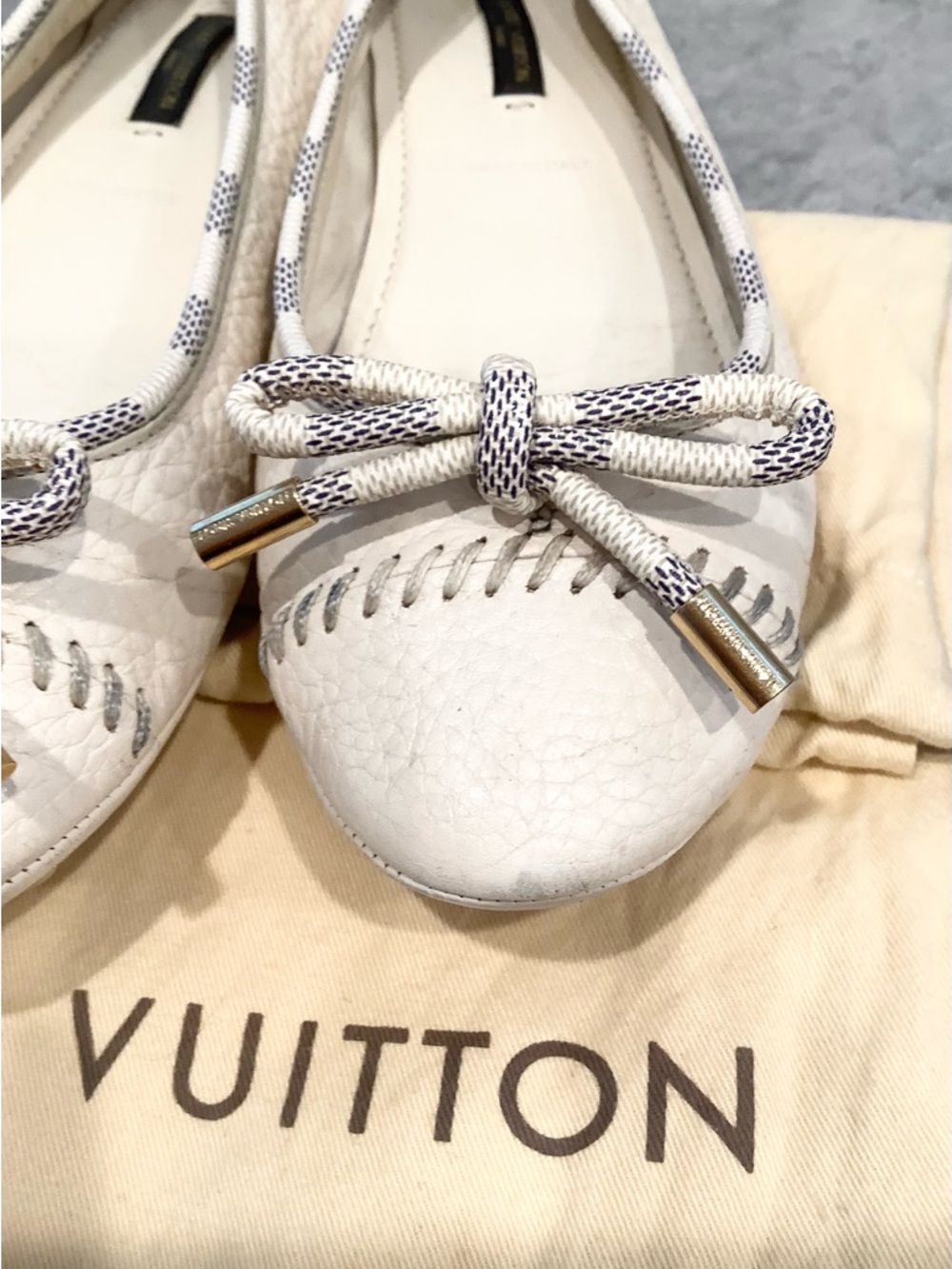 Louis Vuitton White Leather Bow Trim Ballet Flats - Picture 10 of 11